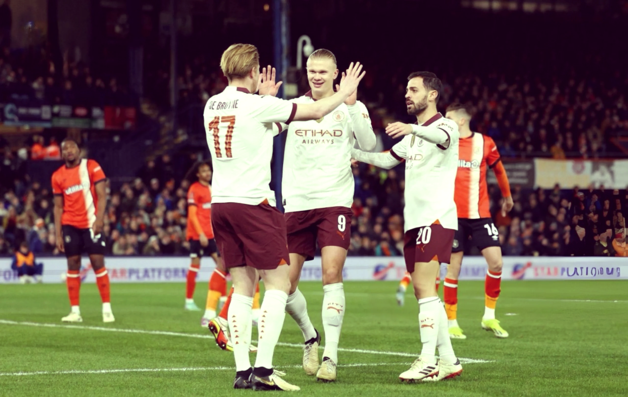 九游体育在线-关于曼城轻松晋级，稳坐榜首的信息