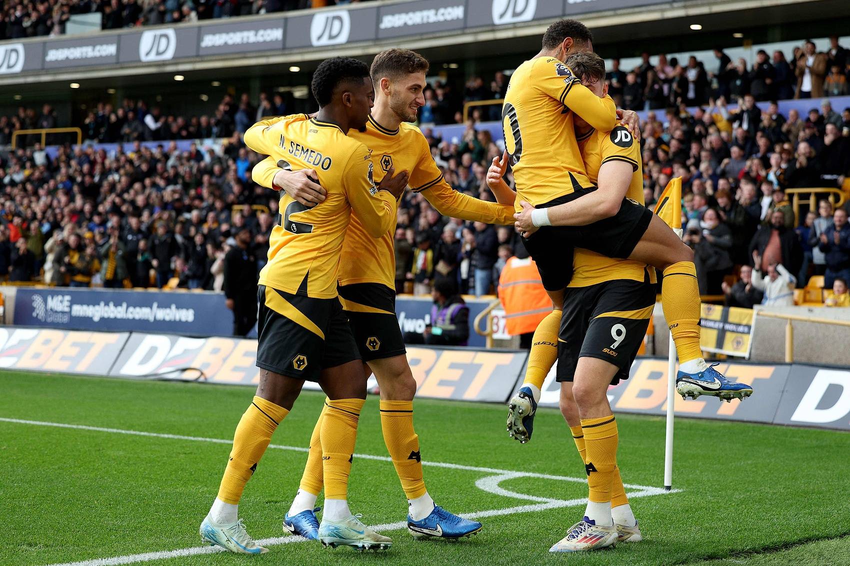 九游体育平台-狼队主场力克曼城，完成本赛季又一大冷