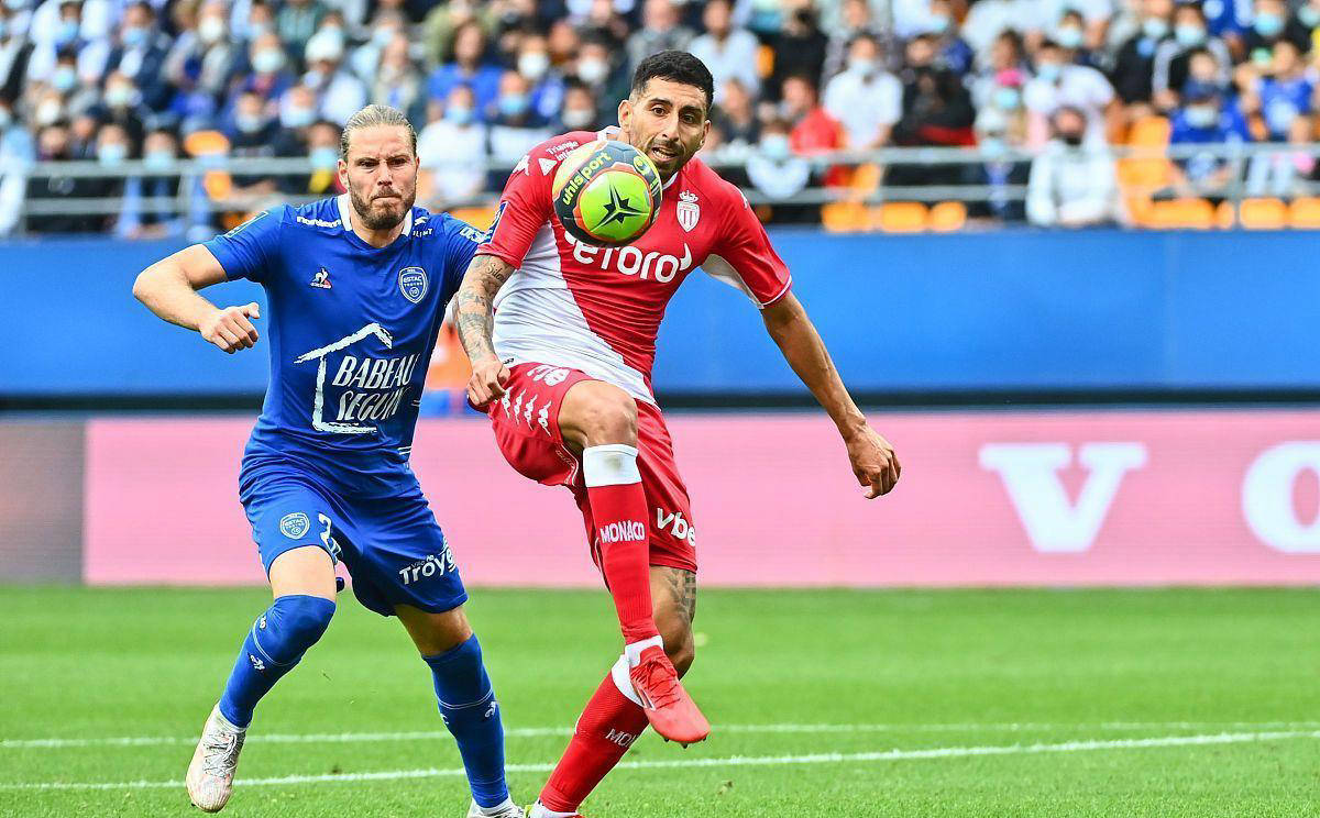 关于美因茨主场逼平柏林赫塔，保持不败势头的信息