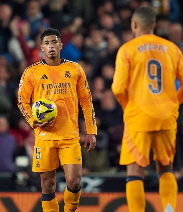 瓦伦西亚力争战胜皇马跻身前列