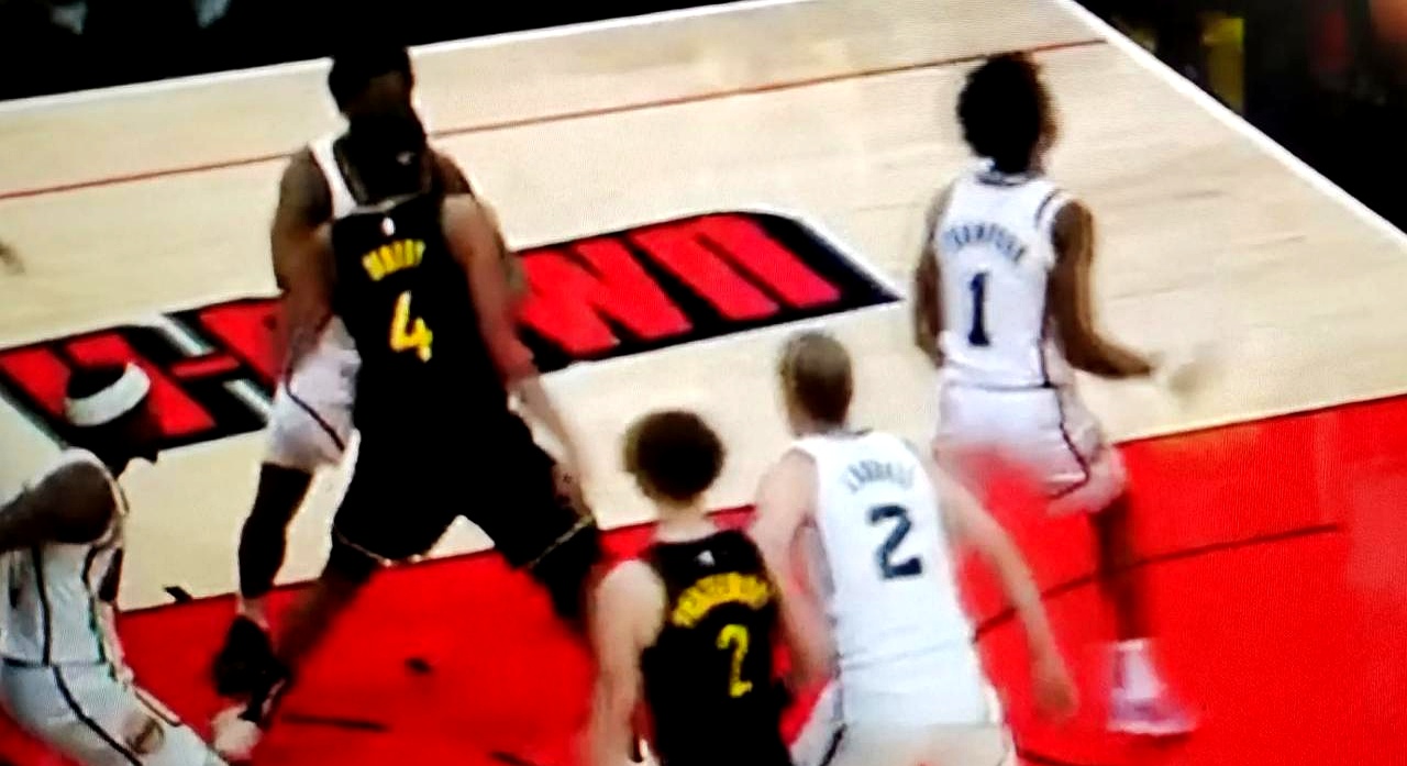 勇士主场不敌鹈鹕，遭遇三连败的简单介绍