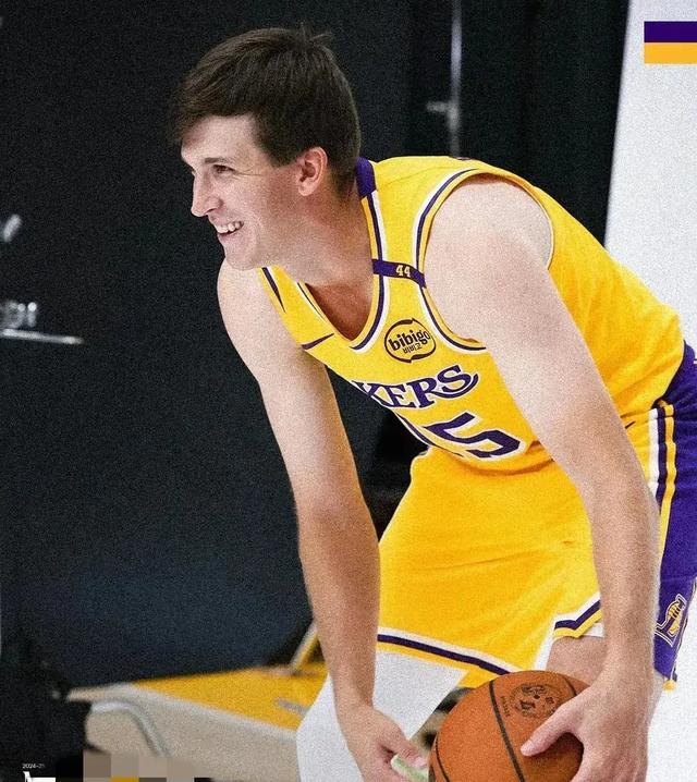 顶尖球员实力抢眼，场上表现优异的简单介绍