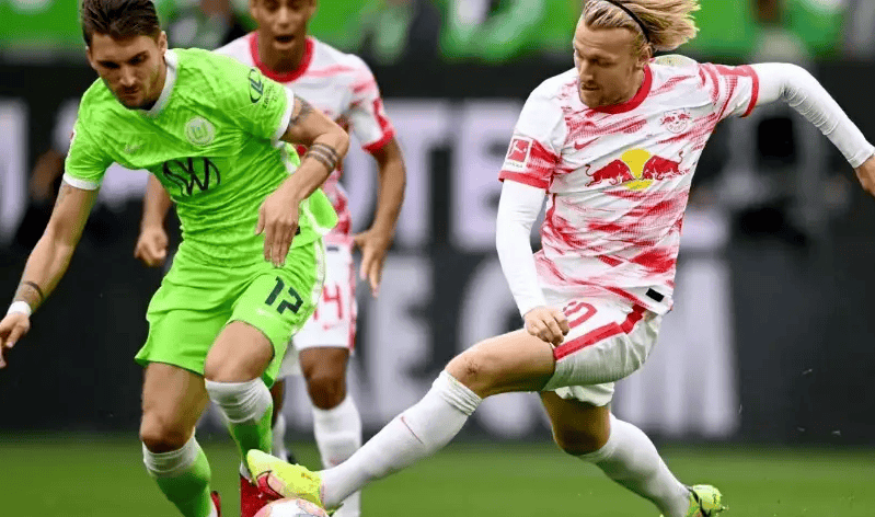 包含阿尔希拉尔进攻端火力强劲，欲破鹿岛鹿角防线的词条