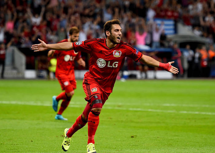 包含勒沃库森挑战沙尔克，争取三分的词条