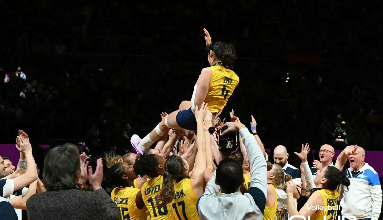 九游体育网页版入口-南非运动员在排球比赛中拼尽全力