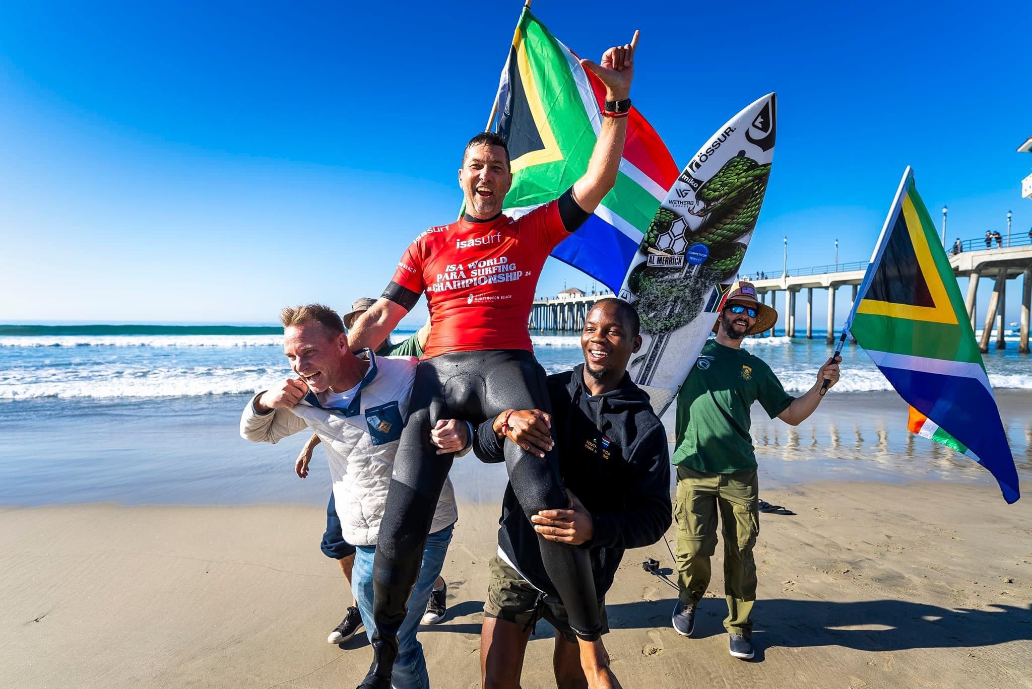 南非运动员在排球比赛中拼尽全力