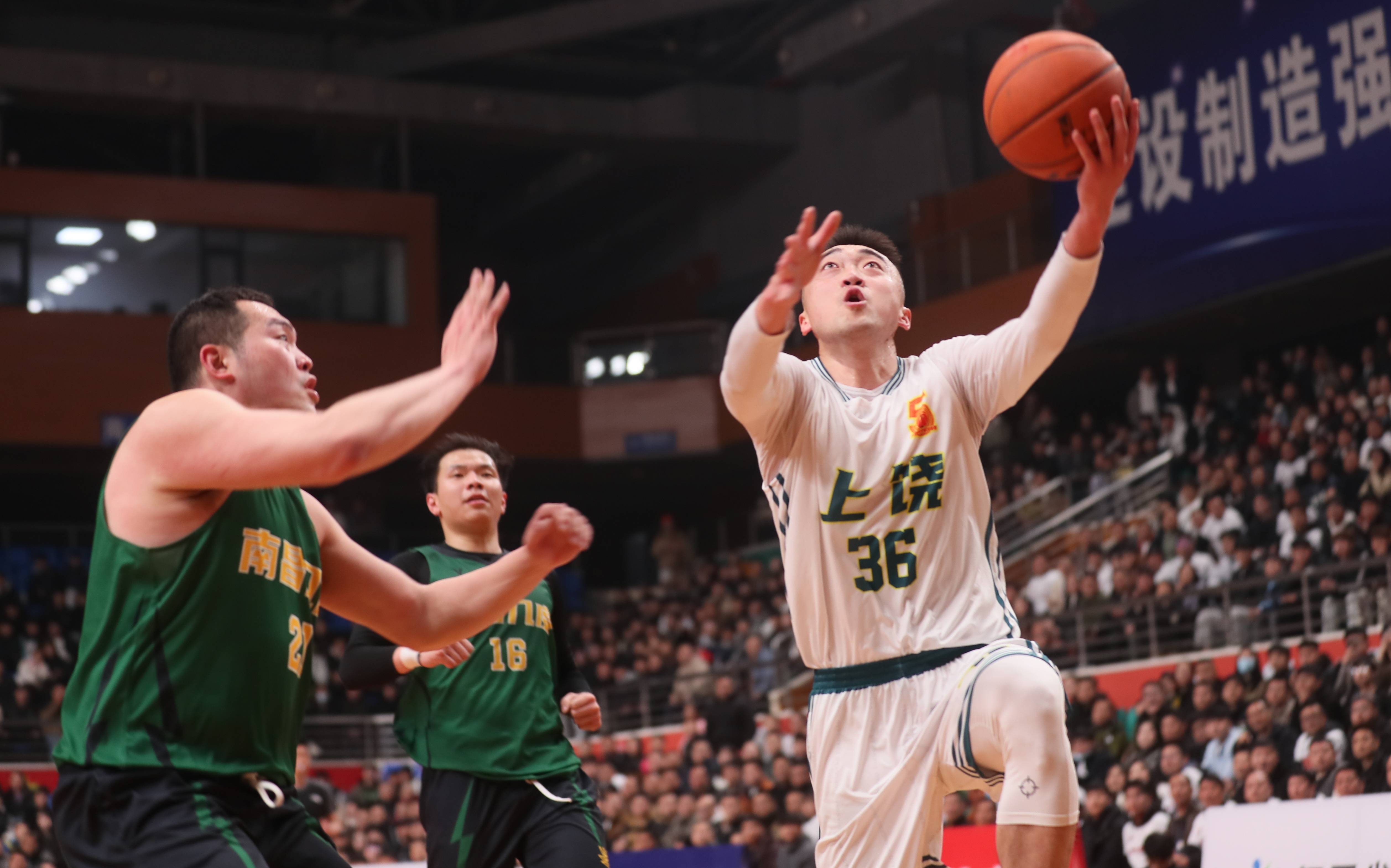 九游体育链接-精彩赛事！豪强球队鏖战争夺胜利的简单介绍