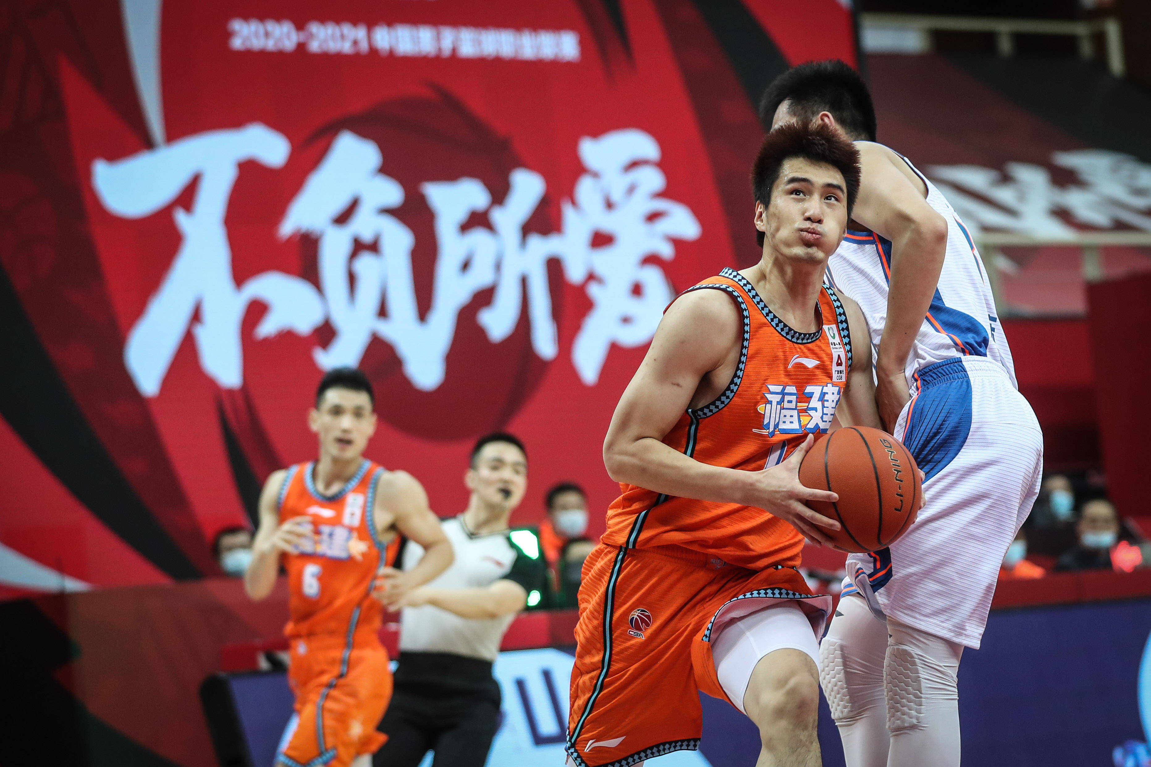 CBA球员集结合练，全力备战新赛季征程的简单介绍