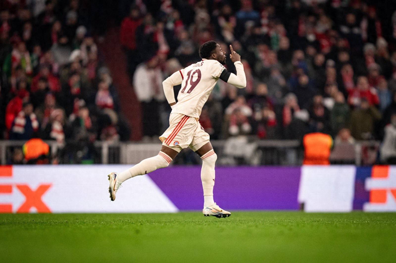 拜仁巨星燃战火，豪门联赛晋级令人期待的简单介绍