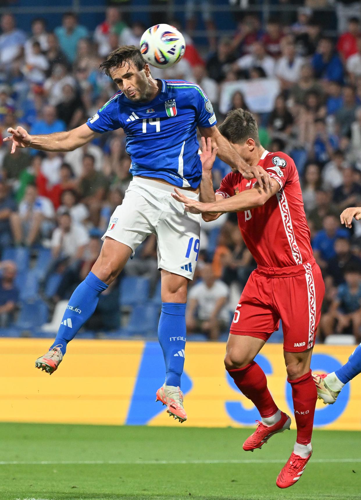 意甲球队老将宣布退役，球迷为其送别的简单介绍