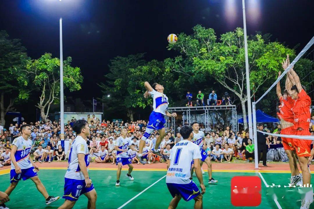 海南队在球场上展现出扎实的技术