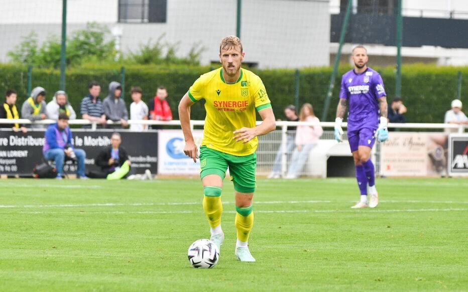 瓦朗谢纳主场不敌南特，表现低迷