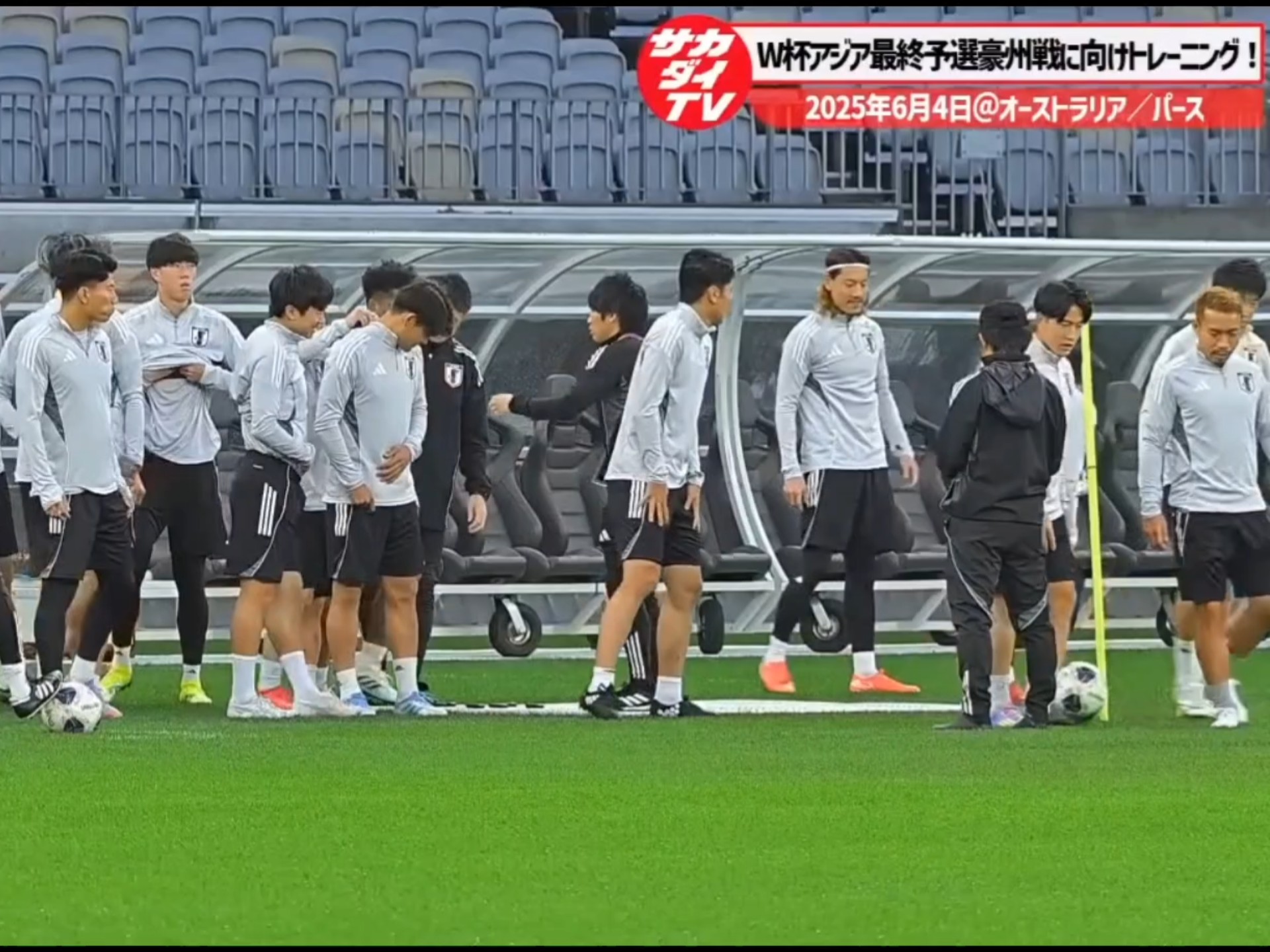 日本队在场上表现出色，晋级下一轮