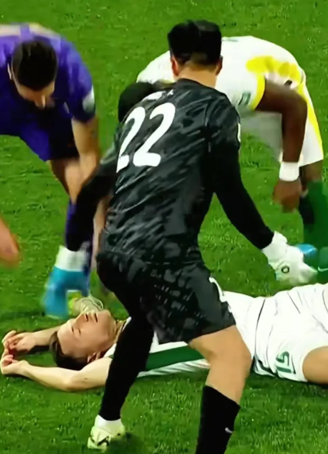 球队遭遇危机，士气低迷难以挽回