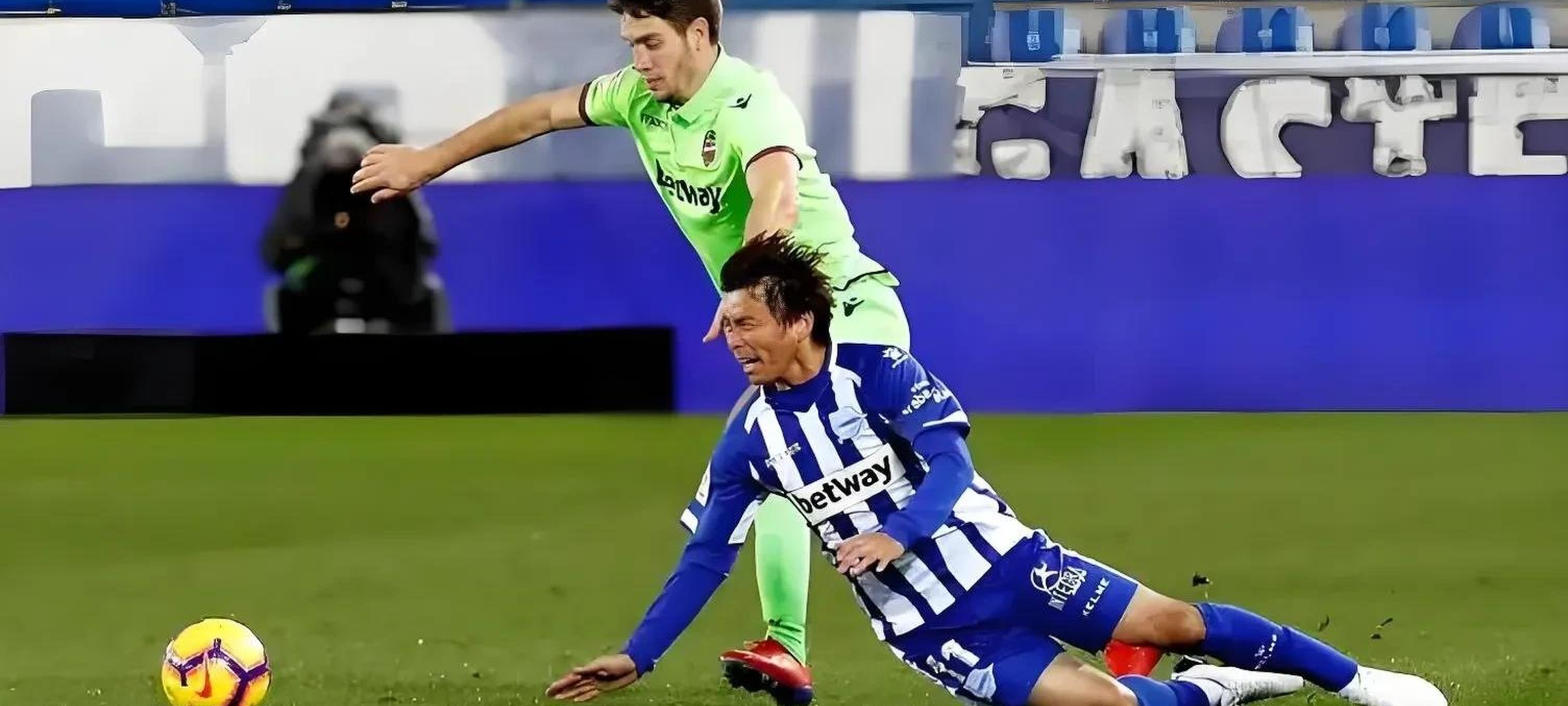 比利亚雷亚尔主场认输，淘汰赛前景堪忧的简单介绍