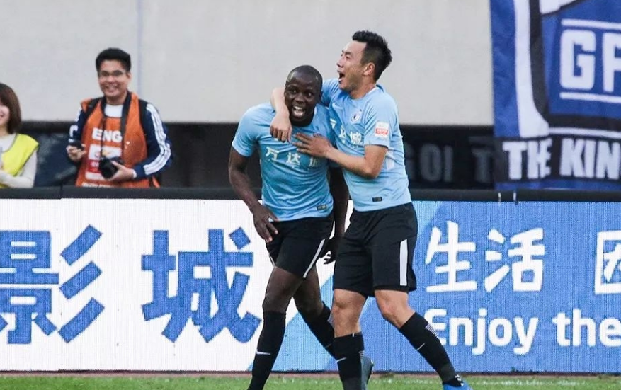 包含江苏苏宁主场迎战大连一方，双方实力堪比的词条