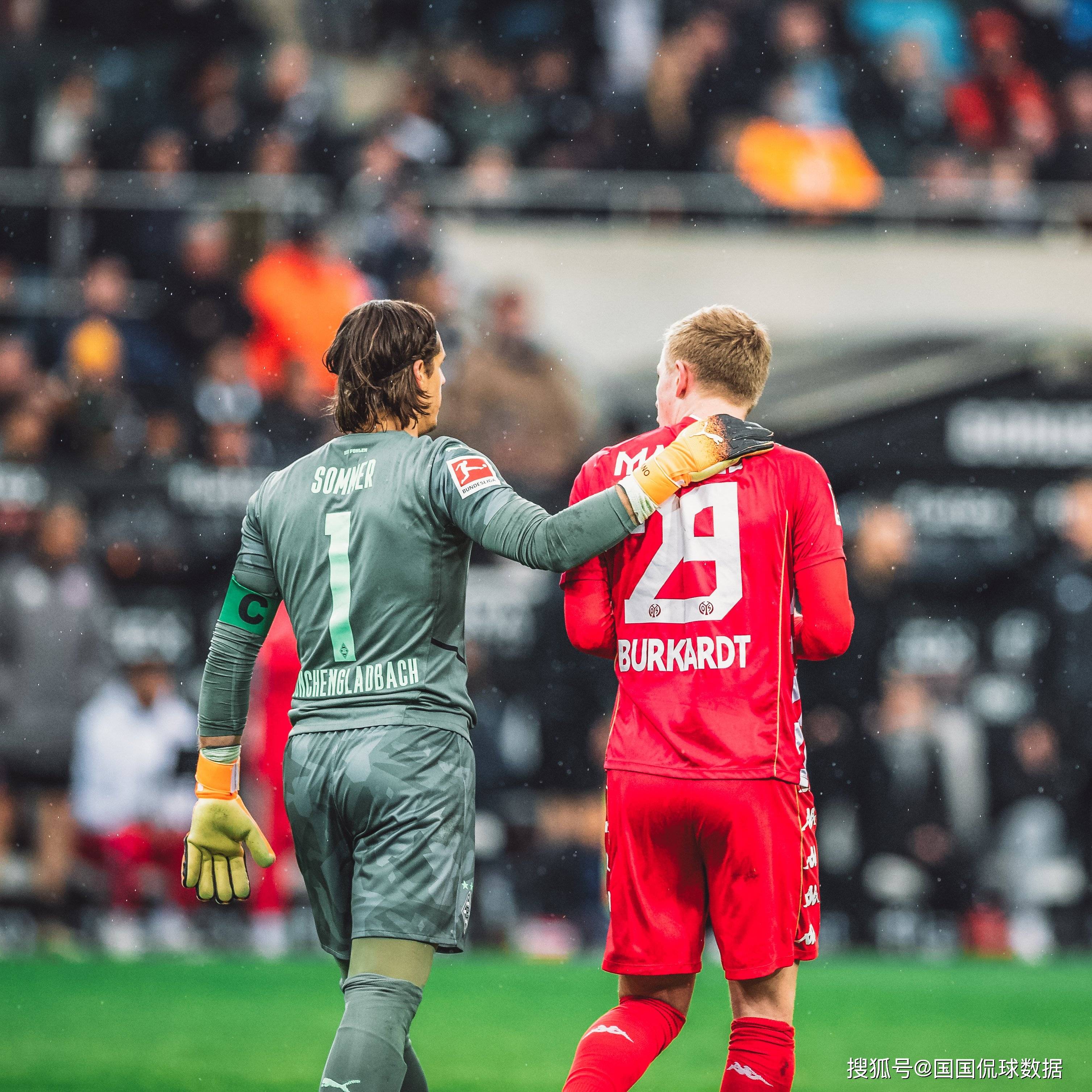 包含美因茨客场再胜霍芬海姆，展现出色携手进步的词条