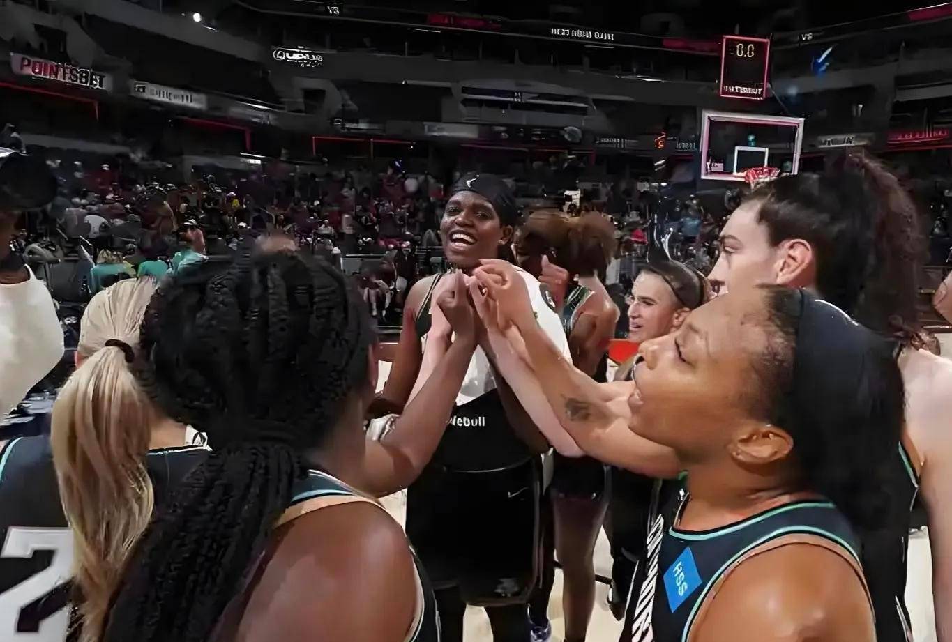 九游体育官方登录入口-体育赛事中出现意外惊喜，观众掌声不断的简单介绍