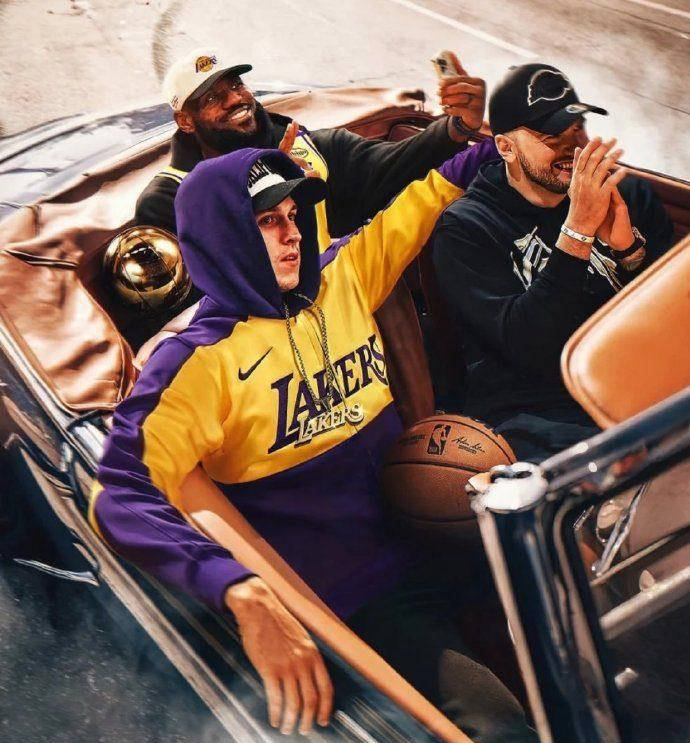 九游体育入口-湖人全队发挥出色，取得胜利！