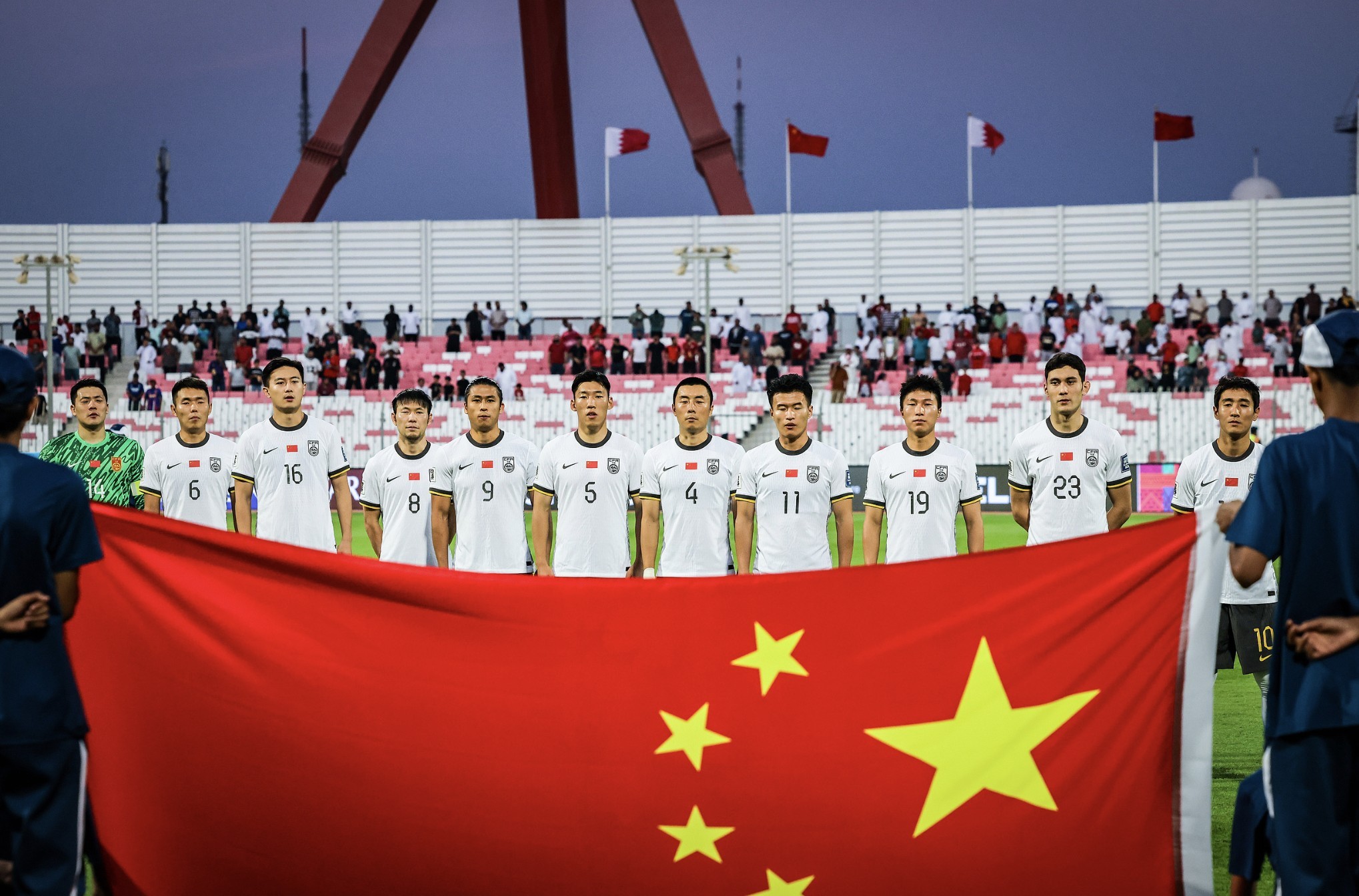 九游体育官网入口-队员实力突飞猛进，中国足球队霸气出场