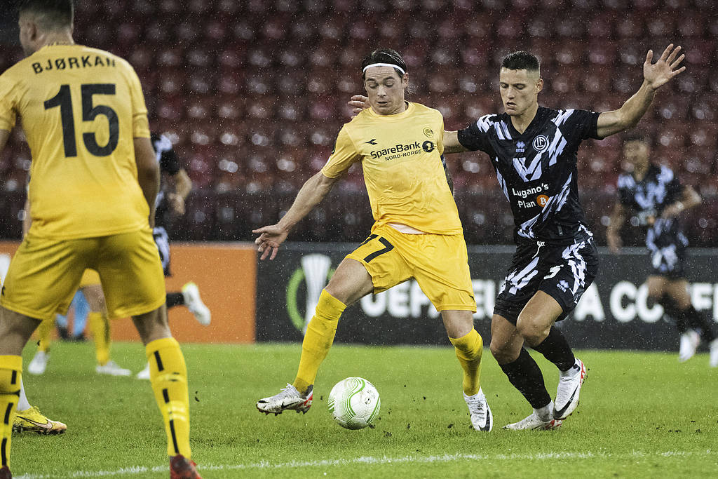 场上逐鹿欧冠争霸赛激烈进行，火花四溅